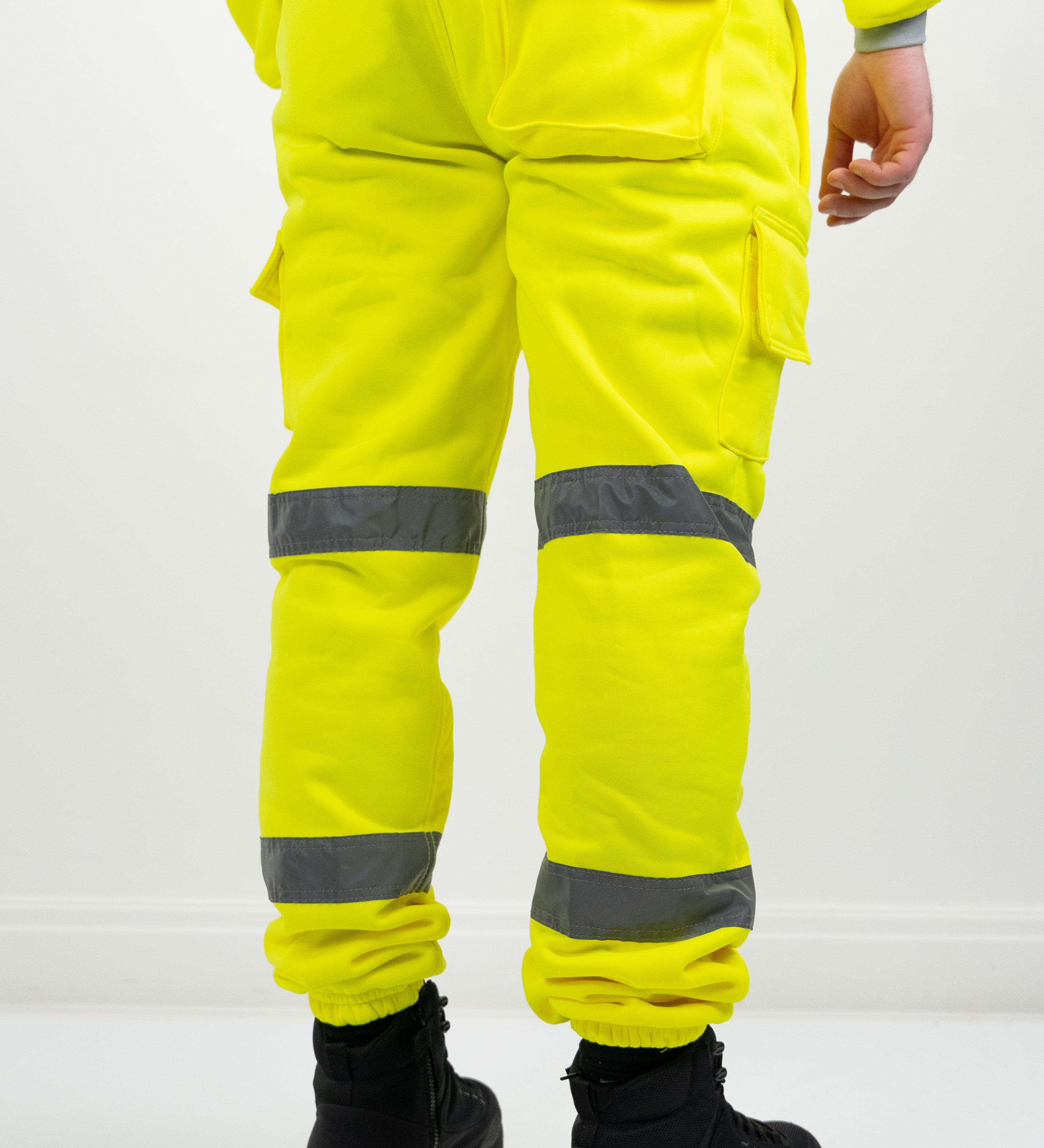 hi-vis joggers rear view with back pocket and side pockets