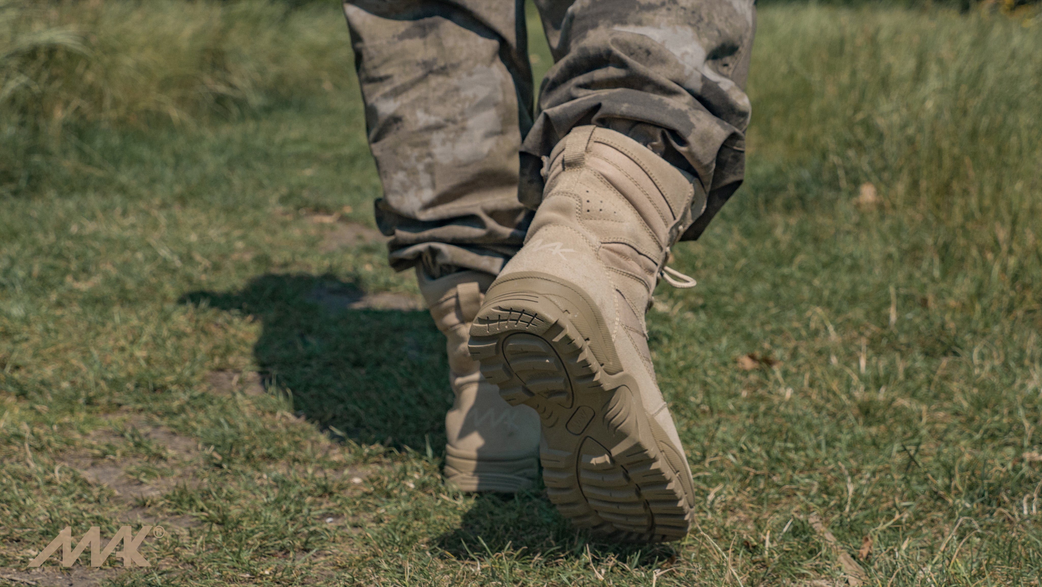 walking in the protector 9" desert tan combat boot